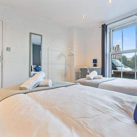 Impeccable 4-Bed House In Brixton London Βίλα Εξωτερικό φωτογραφία